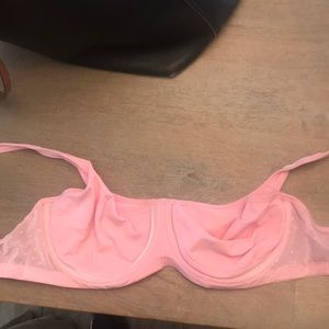Lululemon underwire sports bra not padded